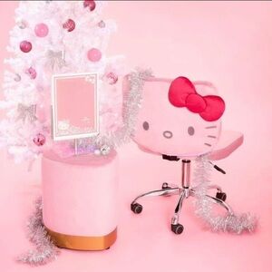 NEW Hello Kitty Heart Shape💗Pink Velvet Vanity Ottoman Stool TIKTOK Viral